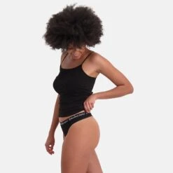 Bamboo Basics Dames 3-pack Strings Emma Zwart -Mode-Lingeriewinkel aHR0cHM6Ly93d3cuYm94ZXJzLm5sL21lZGlhL2NhdGFsb2cvcHJvZHVjdC9iL2EvYmFtYm9vLWJhc2ljc19lbW1hLTAwMS1zaWRlLmpwZz9zdG9yZT1ib3hlcnNfbmwmaW1hZ2UtdHlwZT1pbWFnZQ