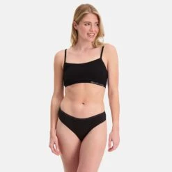 Bamboo Basics Dames 3-pack Strings Lola Zwart -Mode-Lingeriewinkel aHR0cHM6Ly93d3cuYm94ZXJzLm5sL21lZGlhL2NhdGFsb2cvcHJvZHVjdC9iL2EvYmFtYm9vLWJhc2ljc19sb2xhLTAwMV9tb2RlbF92b29ya2FudC5qcGc c3RvcmU9Ym94ZXJzX25sJmltYWdlLXR5cGU9aW1hZ2U