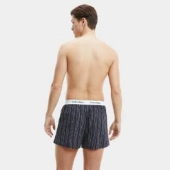 Calvin Klein 2-pack Wijde Boxershorts Stripe & Plaid Multi -Mode-Lingeriewinkel aHR0cHM6Ly93d3cuYm94ZXJzLm5sL21lZGlhL2NhdGFsb2cvcHJvZHVjdC9jL2EvY2FsdmluLWtsZWluX25iMTM5NmEtamt6XzFfbW9kZWxfYWNodGVya2FudC5qcGc c3RvcmU9Ym94ZXJzX25sJmltYWdlLXR5cGU9aW1hZ2U