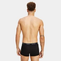 Calvin Klein Cotton Classics 3-pack Boxers Zwart -Mode-Lingeriewinkel aHR0cHM6Ly93d3cuYm94ZXJzLm5sL21lZGlhL2NhdGFsb2cvcHJvZHVjdC9jL2EvY2FsdmluLWtsZWluX25iMTg5M2EtMDAxX21vZGVsX2FjaHRlcmthbnQuanBnP3N0b3JlPWJveGVyc19ubCZpbWFnZS10eXBlPWltYWdl