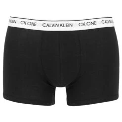 Calvin Klein Ck One 2-pack Boxers Zwart -Mode-Lingeriewinkel aHR0cHM6Ly93d3cuYm94ZXJzLm5sL21lZGlhL2NhdGFsb2cvcHJvZHVjdC9jL2EvY2FsdmluLWtsZWluX25iMjM4NWEtYm5tX3Zvb3JrYW50LmpwZz9zdG9yZT1ib3hlcnNfbmwmaW1hZ2UtdHlwZT1pbWFnZQ