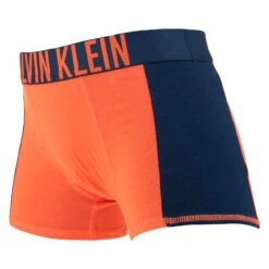 Calvin Klein Jongens 2-pack Boxers Basic Blauw & Oranje -Mode-Lingeriewinkel aHR0cHM6Ly93d3cuYm94ZXJzLm5sL21lZGlhL2NhdGFsb2cvcHJvZHVjdC9jL2EvY2FsdmluLWtsZWluX2I3MGI3MDA0MDUtMHU0XzJfc2NodWluLXZvb3IuanBnP3N0b3JlPWJveGVyc19ubCZpbWFnZS10eXBlPWltYWdl
