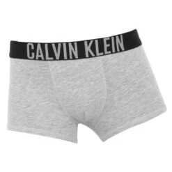 Calvin Klein Jongens Intense Power 2-pack Boxers Blauw & Grijs II -Mode-Lingeriewinkel aHR0cHM6Ly93d3cuYm94ZXJzLm5sL21lZGlhL2NhdGFsb2cvcHJvZHVjdC9jL2EvY2FsdmluLWtsZWluX2I3MGI3MDAxMjItMDI1XzJfdm9vcmthbnQuanBnP3N0b3JlPWJveGVyc19ubCZpbWFnZS10eXBlPWltYWdl