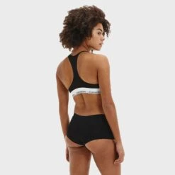 Calvin Klein Dames Bralette Zwart -Mode-Lingeriewinkel aHR0cHM6Ly93d3cuYm94ZXJzLm5sL21lZGlhL2NhdGFsb2cvcHJvZHVjdC9jL2EvY2FsdmluLWtsZWluX2YzNzg1ZS0wMDFfbW9kZWxfYWNodGVya2FudC5qcGc c3RvcmU9Ym94ZXJzX25sJmltYWdlLXR5cGU9aW1hZ2U