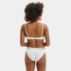 Calvin Klein Dames Slip Wit -Mode-Lingeriewinkel aHR0cHM6Ly93d3cuYm94ZXJzLm5sL21lZGlhL2NhdGFsb2cvcHJvZHVjdC9jL2EvY2FsdmluLWtsZWluX2YzNzg3ZS0xMDBfbW9kZWxfYWNodGVya2FudC5qcGc c3RvcmU9Ym94ZXJzX25sJmltYWdlLXR5cGU9aW1hZ2U