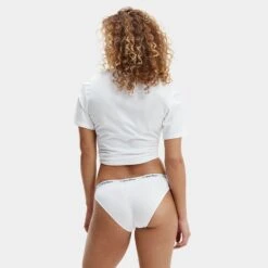Calvin Klein Dames 3-pack Slips Zwart /grijs / Wit -Mode-Lingeriewinkel aHR0cHM6Ly93d3cuYm94ZXJzLm5sL21lZGlhL2NhdGFsb2cvcHJvZHVjdC9jL2EvY2FsdmluLWtsZWluX3FkMzU4OGUtOTk5XzNfbW9kZWxfYWNodGVya2FudC5qcGc c3RvcmU9Ym94ZXJzX25sJmltYWdlLXR5cGU9aW1hZ2U