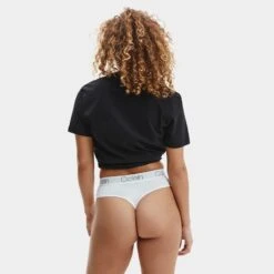 Calvin Klein Dames 3-pack High Waist Strings Zwart / Wit / Grijs -Mode-Lingeriewinkel aHR0cHM6Ly93d3cuYm94ZXJzLm5sL21lZGlhL2NhdGFsb2cvcHJvZHVjdC9jL2EvY2FsdmluLWtsZWluX3FkMzc1N2UtOTk5X21vZGVsXzNfYWNodGVya2FudC5qcGc c3RvcmU9Ym94ZXJzX25sJmltYWdlLXR5cGU9aW1hZ2U