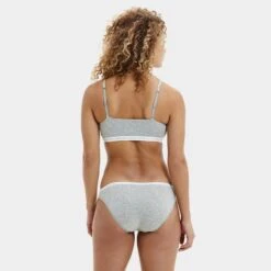 Calvin Klein Dames 2-pack Bralettes Basic Grijs -Mode-Lingeriewinkel aHR0cHM6Ly93d3cuYm94ZXJzLm5sL21lZGlhL2NhdGFsb2cvcHJvZHVjdC9jL2EvY2FsdmluLWtsZWluX3FmNjA0MGUtOGh0X21vZGVsX2FjaHRlcmthbnQuanBnP3N0b3JlPWJveGVyc19ubCZpbWFnZS10eXBlPWltYWdl