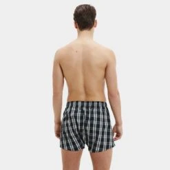 Calvin Klein 3-pack Wijde Boxershorts Stripe / Check Zwart -Mode-Lingeriewinkel aHR0cHM6Ly93d3cuYm94ZXJzLm5sL21lZGlhL2NhdGFsb2cvcHJvZHVjdC9jL2EvY2FsdmluLWtsZWluX3UxNzMyYS1ibXNfMV9tb2RlbF9hY2h0ZXJrYW50LmpwZz9zdG9yZT1ib3hlcnNfbmwmaW1hZ2UtdHlwZT1pbWFnZQ