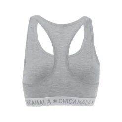 Chicamala Dames Racer Back Bralette Basic Grijs -Mode-Lingeriewinkel aHR0cHM6Ly93d3cuYm94ZXJzLm5sL21lZGlhL2NhdGFsb2cvcHJvZHVjdC9jL2gvY2hpY2FtYWxhXzEyMjBiYXNpYzAzX2FjaHRlcmthbnQuanBnP3N0b3JlPWJveGVyc19ubCZpbWFnZS10eXBlPWltYWdl