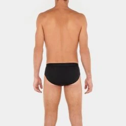 HOM HO1 2-pack Herenslips Gauthier Zwart -Mode-Lingeriewinkel aHR0cHM6Ly93d3cuYm94ZXJzLm5sL21lZGlhL2NhdGFsb2cvcHJvZHVjdC9oL28vaG9tXzQwMjQzMC1kMDA3XzJfbW9kZWxfYWNodGVya2FudC5qcGc c3RvcmU9Ym94ZXJzX25sJmltYWdlLXR5cGU9aW1hZ2U