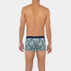 HOM 3-pack Boxers Tropical Blauw -Mode-Lingeriewinkel aHR0cHM6Ly93d3cuYm94ZXJzLm5sL21lZGlhL2NhdGFsb2cvcHJvZHVjdC9oL28vaG9tXzQwMjUyNS10MDM2XzFfbW9kZWxfYWNodGVya2FudC5qcGc c3RvcmU9Ym94ZXJzX25sJmltYWdlLXR5cGU9aW1hZ2U