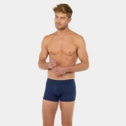 HOM 3-pack Boxers Tropical Blauw -Mode-Lingeriewinkel aHR0cHM6Ly93d3cuYm94ZXJzLm5sL21lZGlhL2NhdGFsb2cvcHJvZHVjdC9oL28vaG9tXzQwMjUyNS10MDM2XzJfbW9kZWxfdm9vcmthbnQuanBnP3N0b3JlPWJveGVyc19ubCZpbWFnZS10eXBlPWltYWdl