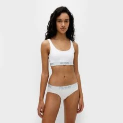 Hugo Boss Dames HUGO Sporty Logo Bralette Wit -Mode-Lingeriewinkel aHR0cHM6Ly93d3cuYm94ZXJzLm5sL21lZGlhL2NhdGFsb2cvcHJvZHVjdC9oL3UvaHVnby1ib3NzXzUwNDY5NjMxLTEwMF9tb2RlbF92b29ya2FudC5qcGc c3RvcmU9Ym94ZXJzX25sJmltYWdlLXR5cGU9aW1hZ2U