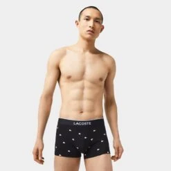 Lacoste 3-pack Boxers All Over Mini Logo Zwart -Mode-Lingeriewinkel aHR0cHM6Ly93d3cuYm94ZXJzLm5sL21lZGlhL2NhdGFsb2cvcHJvZHVjdC9sL2EvbGFjb3N0ZV81aDM0MTEtMDAtZmowXzJfbW9kZWwuanBnP3N0b3JlPWJveGVyc19ubCZpbWFnZS10eXBlPWltYWdl