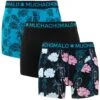 Muchachomalo 3-pack Boxers Flowers Zwart & Blauw -Mode-Lingeriewinkel aHR0cHM6Ly93d3cuYm94ZXJzLm5sL21lZGlhL2NhdGFsb2cvcHJvZHVjdC9tL3UvbXVjaGFjaG9tYWxvX3UtYmF0aWsxMDEwLTAxXzMtcGFjay5qcGc c3RvcmU9Ym94ZXJzX25sJmltYWdlLXR5cGU9aW1hZ2U