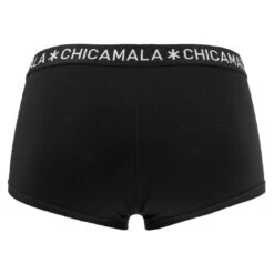Chicamala Dames 2-pack Boxershorts Basic Zwart -Mode-Lingeriewinkel aHR0cHM6Ly93d3cuYm94ZXJzLm5sL21lZGlhL2NhdGFsb2cvcHJvZHVjdC9tL3UvbXVjaGFjaG9tYWxvXzEyMTViYXNpYzA1X2FjaHRlcmthbnQuanBnP3N0b3JlPWJveGVyc19ubCZpbWFnZS10eXBlPWltYWdl