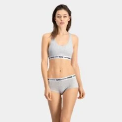 PUMA Dames 2-pack Cotton Modal Mini Boxershorts Grijs -Mode-Lingeriewinkel aHR0cHM6Ly93d3cuYm94ZXJzLm5sL21lZGlhL2NhdGFsb2cvcHJvZHVjdC9wL3UvcHVtYV82MDMwMzMwMDEtMzI4XzFfbW9kZWxfdm9vcmthbnQuanBnP3N0b3JlPWJveGVyc19ubCZpbWFnZS10eXBlPWltYWdl