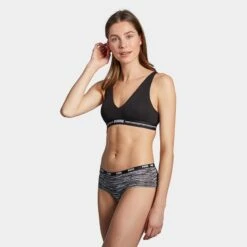 PUMA Dames 2-pack Hipsters Printed Stripe Zwart & Wit -Mode-Lingeriewinkel aHR0cHM6Ly93d3cuYm94ZXJzLm5sL21lZGlhL2NhdGFsb2cvcHJvZHVjdC9wL3UvcHVtYV83MDEyMTkzNTItMDA0XzFfbW9kZWxfdm9vcmthbnQuanBnP3N0b3JlPWJveGVyc19ubCZpbWFnZS10eXBlPWltYWdl