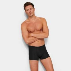 Schiesser Laser Cut Boxer Zwart -Mode-Lingeriewinkel aHR0cHM6Ly93d3cuYm94ZXJzLm5sL21lZGlhL2NhdGFsb2cvcHJvZHVjdC9zL2Mvc2NoaWVzc2VyXzE3MzI1My0wMDBfbW9kZWxfbW9kZWxfMXZvb3JrYW50LmpwZz9zdG9yZT1ib3hlcnNfbmwmaW1hZ2UtdHlwZT1pbWFnZQ