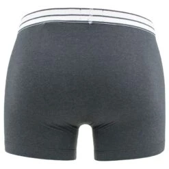 Scotch & Soda 3-pack Boxers Basic Large Logo Zwart & Grijs -Mode-Lingeriewinkel aHR0cHM6Ly93d3cuYm94ZXJzLm5sL21lZGlhL2NhdGFsb2cvcHJvZHVjdC9zL2Mvc2NvdGNoLXNvZGFfNzAxMjIyNzA2LTAwMV8yX2FjaHRlcmthbnQuanBnP3N0b3JlPWJveGVyc19ubCZpbWFnZS10eXBlPWltYWdl