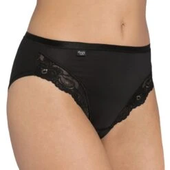 Sloggi Dames Romance Tai Slips Zwart -Mode-Lingeriewinkel aHR0cHM6Ly93d3cuYm94ZXJzLm5sL21lZGlhL2NhdGFsb2cvcHJvZHVjdC9zL2wvc2xvZ2dpXzEwMDMxODk1LTAwMDRfbW9kZWxfdm9vcmthbnQuanBnP3N0b3JlPWJveGVyc19ubCZpbWFnZS10eXBlPWltYWdl