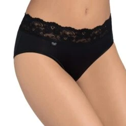 Sloggi Dames Romance Midi Slip Zwart -Mode-Lingeriewinkel aHR0cHM6Ly93d3cuYm94ZXJzLm5sL21lZGlhL2NhdGFsb2cvcHJvZHVjdC9zL2wvc2xvZ2dpXzEwMDMxODk2LTAwMDRfbW9kZWxfdm9vcmthbnQuanBnP3N0b3JlPWJveGVyc19ubCZpbWFnZS10eXBlPWltYWdl